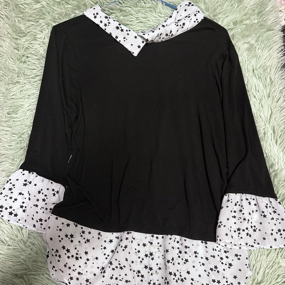 Fun casual spunky black and white star shirt small